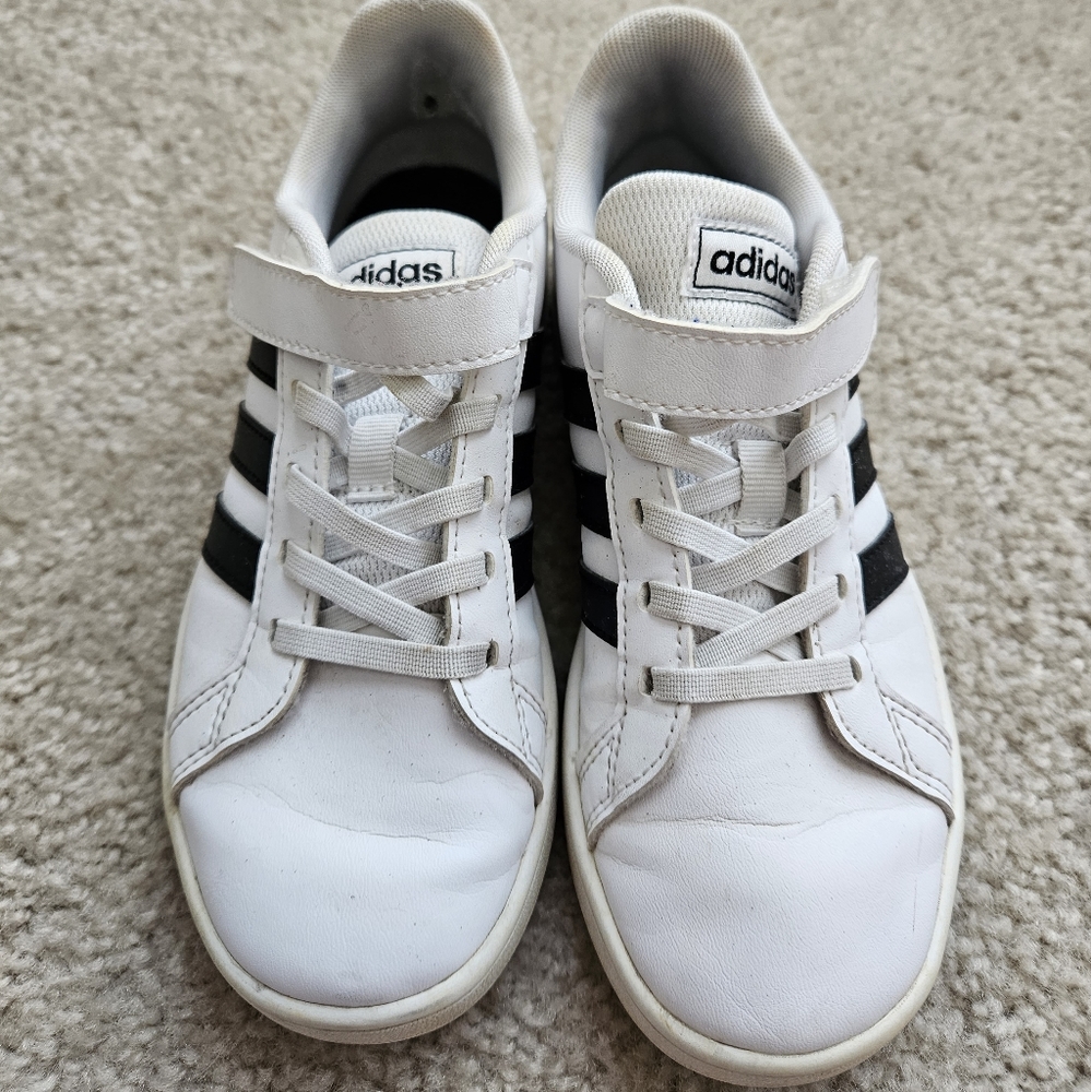 girl white casual fashion adidas sneaker shoe footwear fall spring winter 1.5